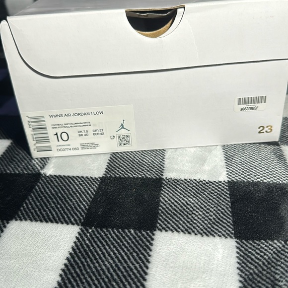 WMNS AIR JORDAN 1 LOW SIZE 10 - Picture 11 of 12